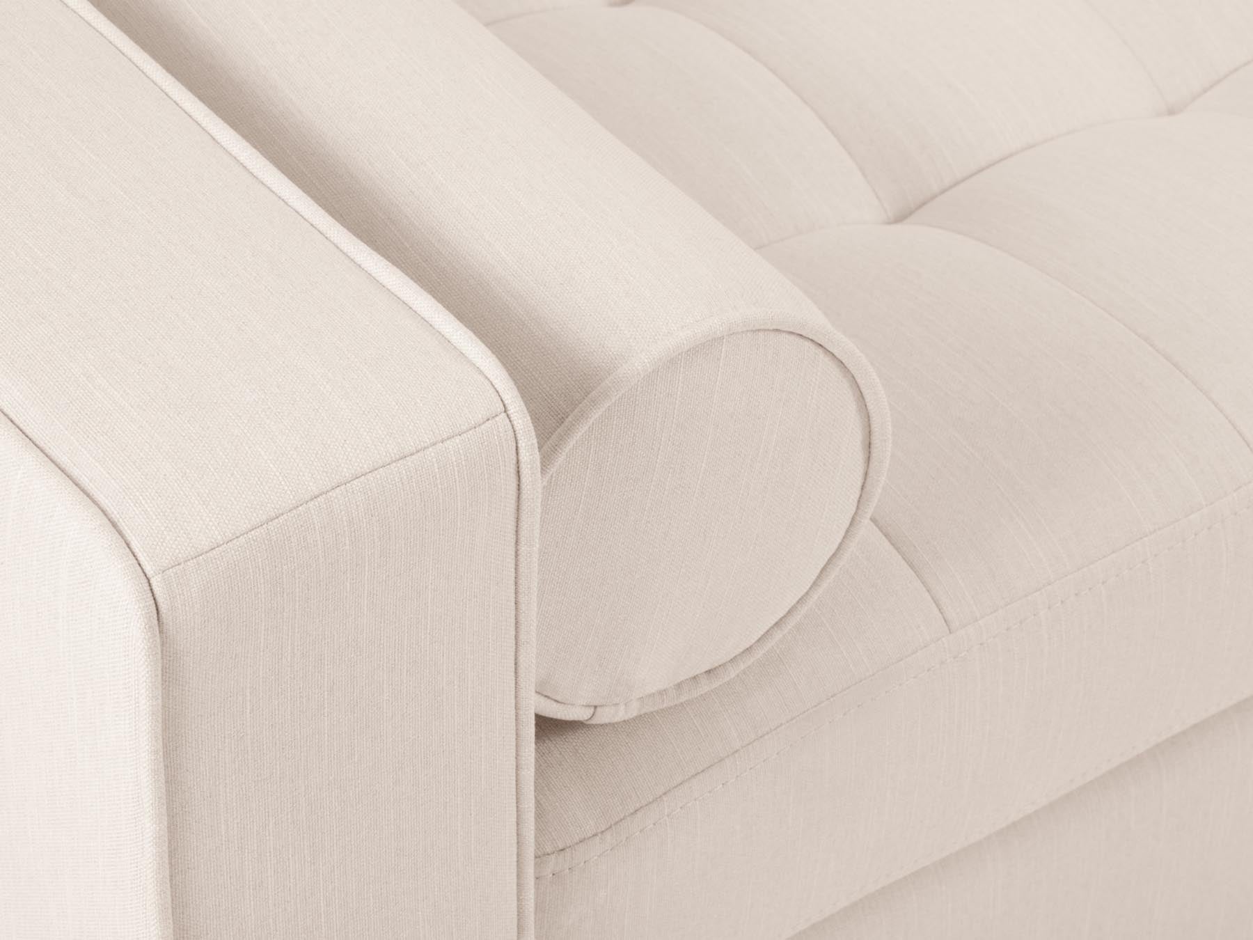 Eleganter 1-Sitzer Sessel Aspen in sanftem Beige, ideal für entspannte Momente und geschmackvolle Wohnräume, entworfen von Cosmopolitan Design.