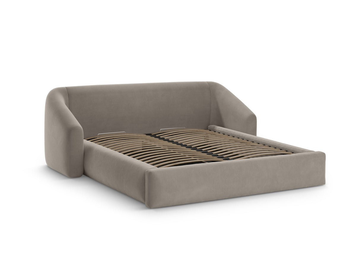 Campi Bett mit Stauraum und Headboard 140cm in Cappuccino-Bluvel präsentiert im Onlineshop von KAQTU Design AG. Bett ist von Cosmopolitan Design