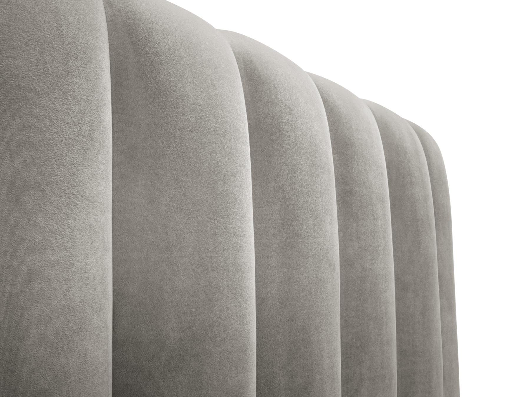 Stylisches Palma Bett in sanftem Light Grey-Bluvel, 160 cm Kopfteil, bietet cleveren Stauraum für ein aufgeräumtes Schlafzimmer.