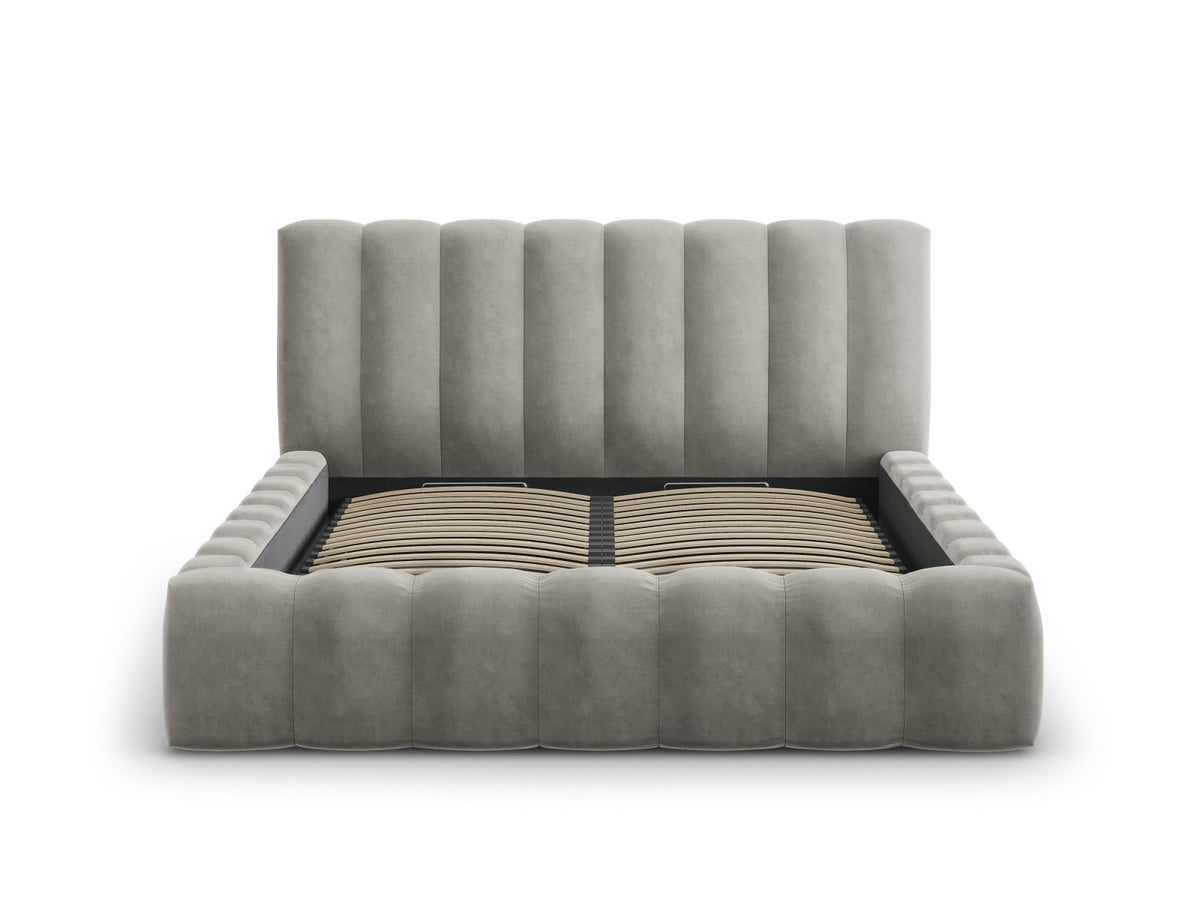 Palma Bett mit Stauraum mit Kopfteil 200cm in Light Grey-Bluvel präsentiert im Onlineshop von KAQTU Design AG. Bett ist von Cosmopolitan Design