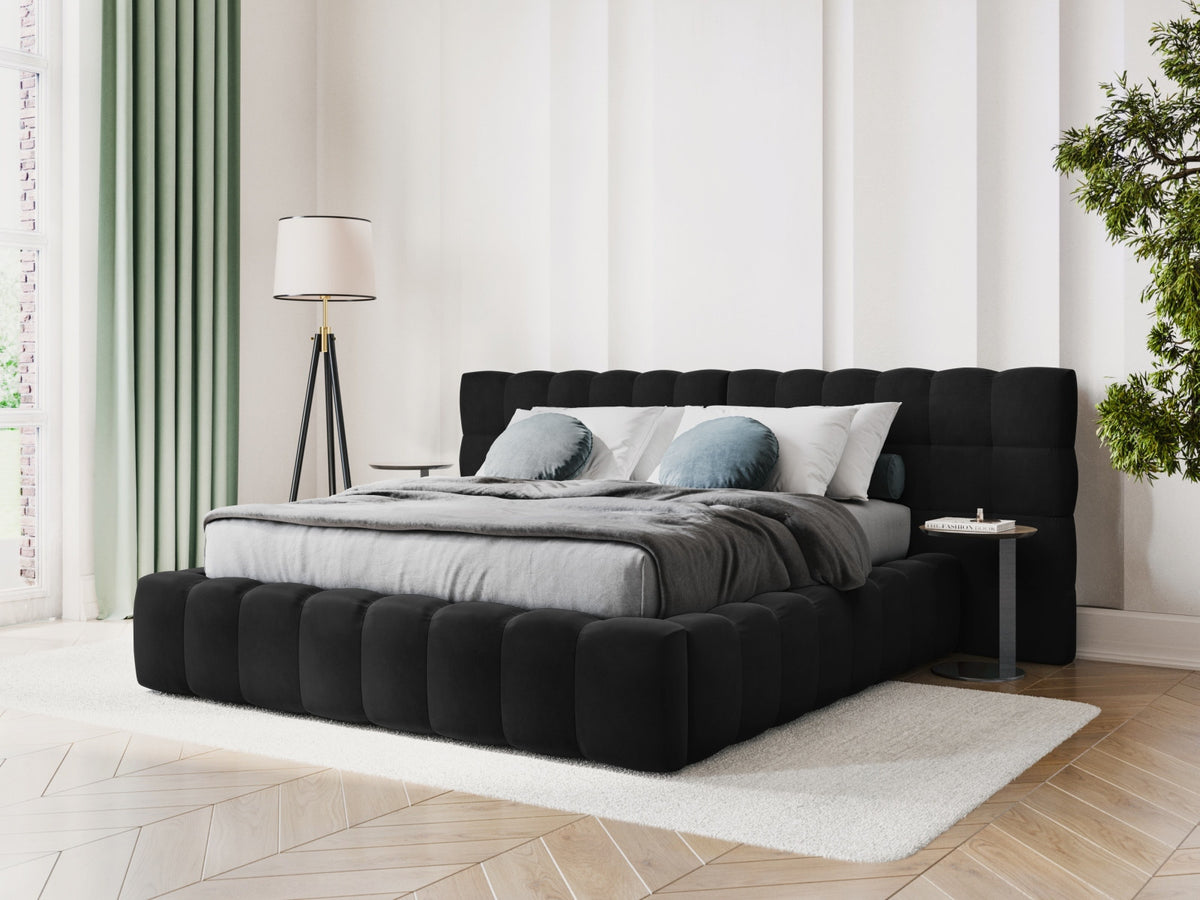 Bali Bett mit gepolstertem Doppelkopfteil, Bluvel-Bezug und schwarzen Kunststoffbeinen
