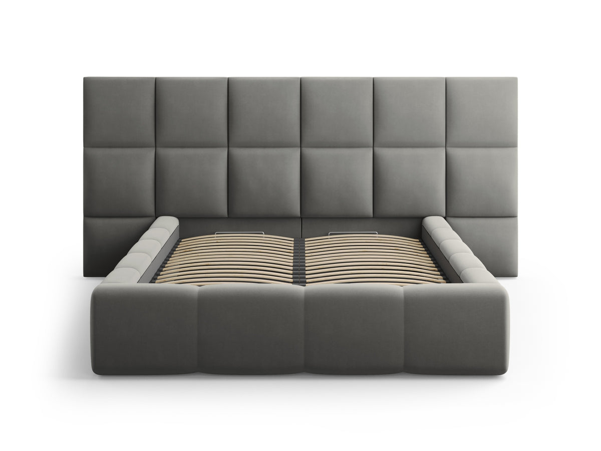 Samt-Bett Livigno in Light Beige mit doppeltem Kopfteil, Metallrahmen und Stauraumkasten, Grösse 180 x 200 cm, Hersteller Cosmopolitan Design