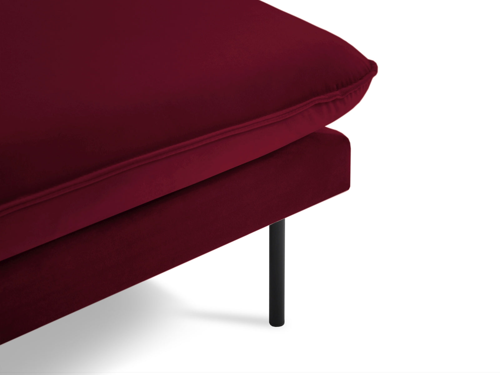 Erleben Sie das Vienna Velour Sofa Chaise Lounge links von Cosmopolitan Design – ein stilvolles Möbelstück mit 110 cm Sitzfläche, das Eleganz und höchsten Komfort vereint.