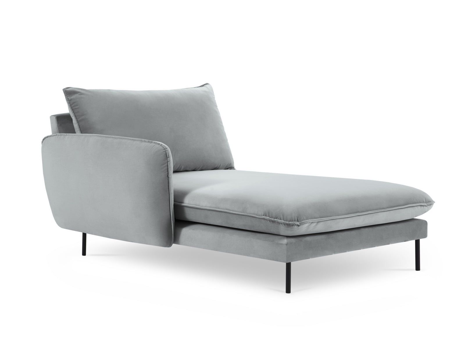 Erleben Sie das Vienna Velour Sofa Chaise Lounge links von Cosmopolitan Design – ein stilvolles Möbelstück mit 110 cm Sitzfläche, das Eleganz und höchsten Komfort vereint.