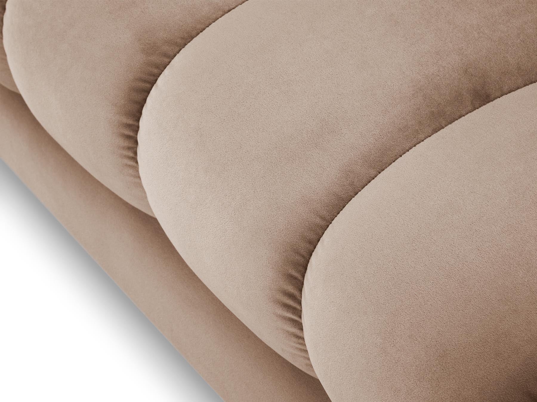 Stilvolle 1-Sitzer Chaise Longue links Bali in zartem Beige-Bluvel, perfekt für gemütliche Ecken und zeitgemäße Einrichtung.