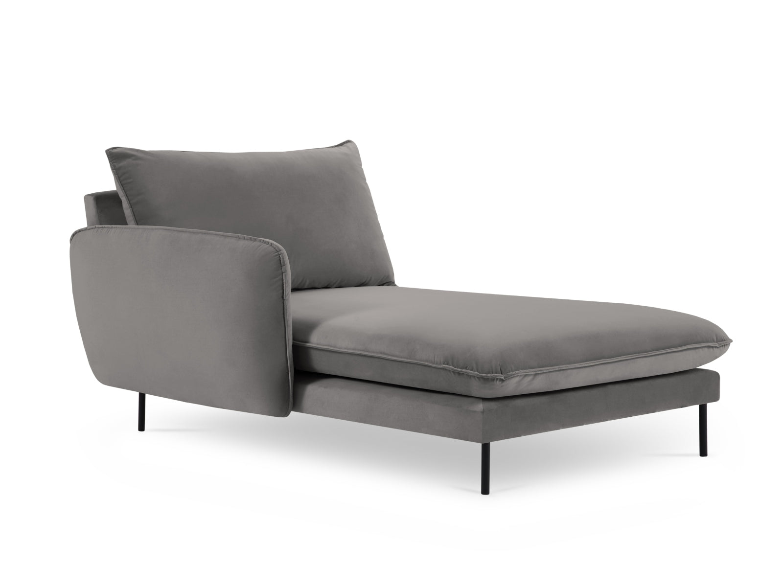 Erleben Sie das Vienna Velour Sofa Chaise Lounge links von Cosmopolitan Design – ein stilvolles Möbelstück mit 110 cm Sitzfläche, das Eleganz und höchsten Komfort vereint.