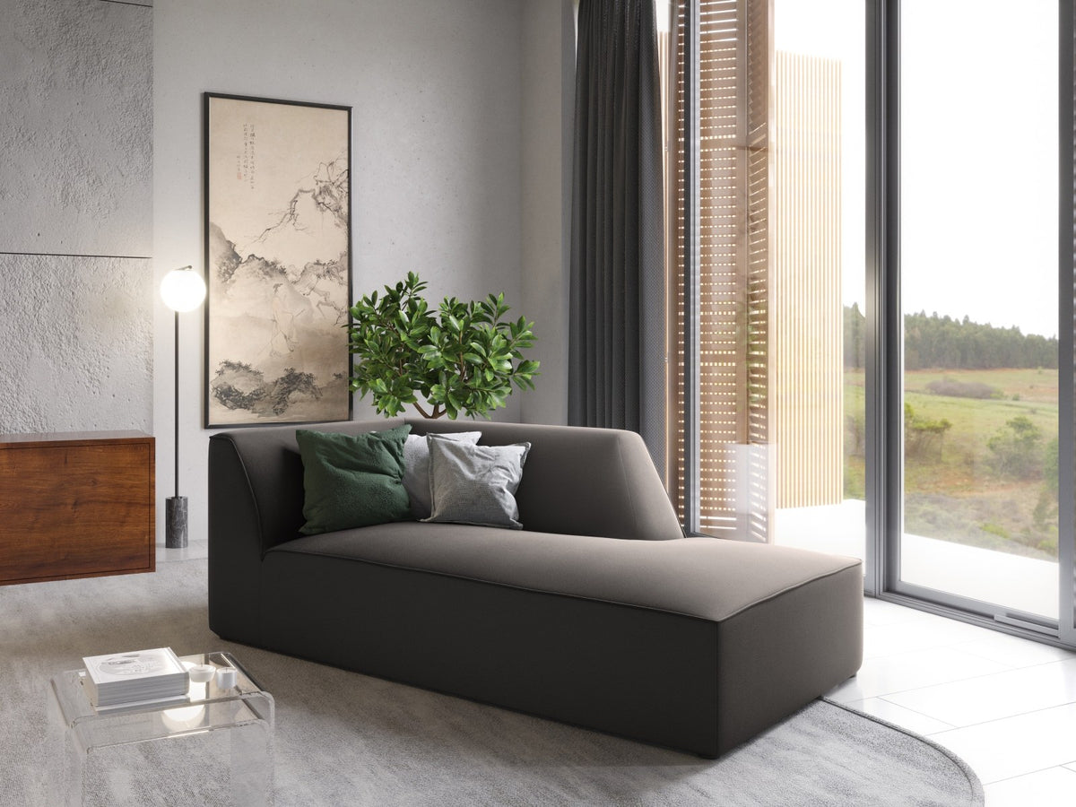 Beige Samt-Chaiselongue Siena von Cosmopolitan Design, rechte Ausführung, Massivholzrahmen, schwarze Kunststoffbeine, 181cm lang.