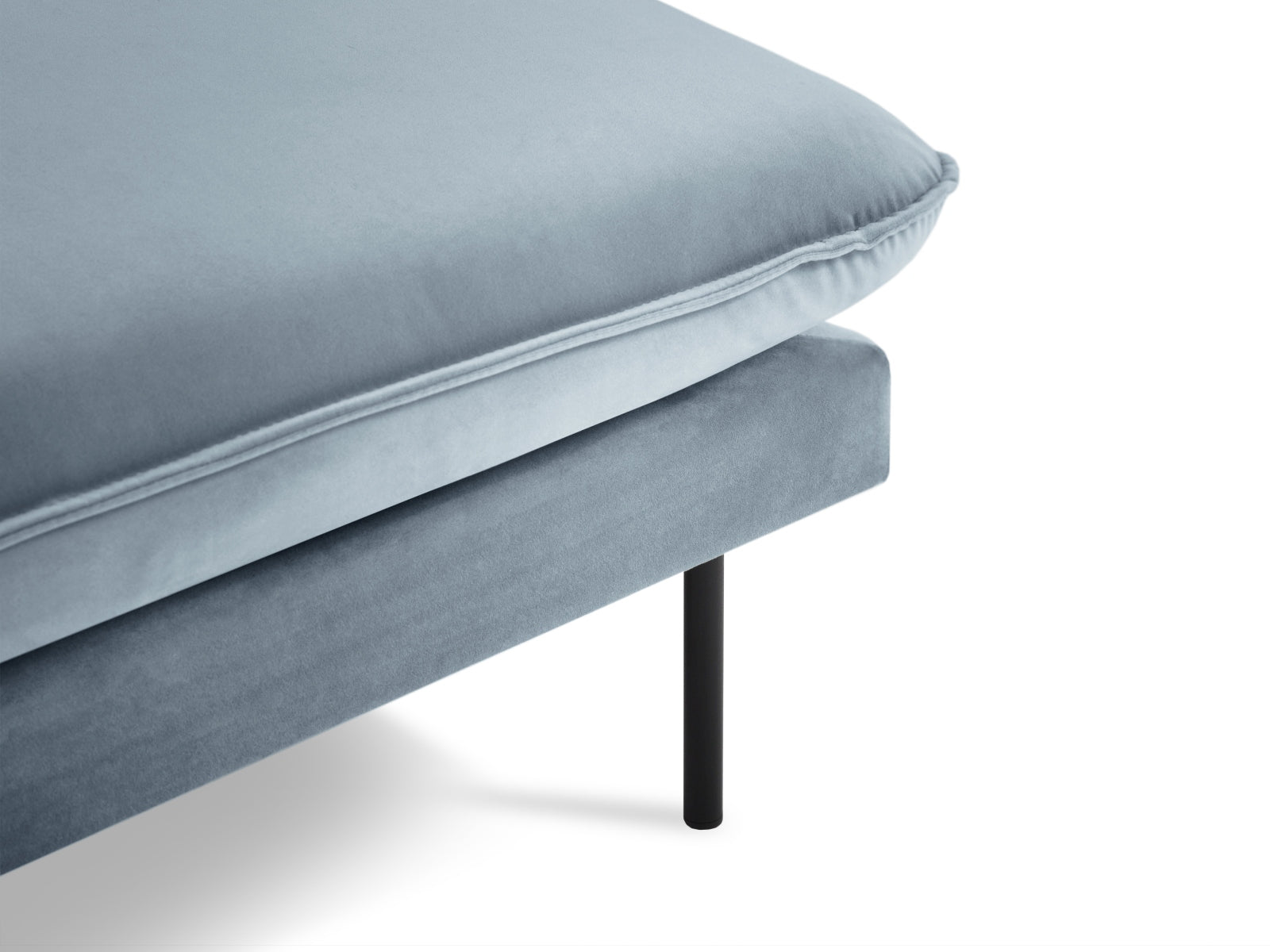 Luxuriöses Vienna Velour Sofa Chaise Lounge rechts 110cm von Cosmopolitan Design. Perfekt für Ihr Zuhause, vereint es Eleganz und Funktionalität.
