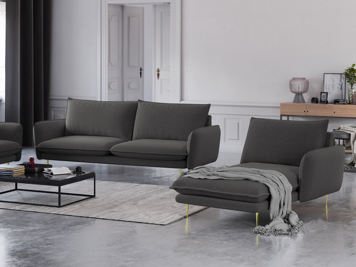 Vienna Sofa Chaise Lounge rechts 1 Sitz 110cm in Dark Grey/Gold-Positano präsentiert im Onlineshop von KAQTU Design AG. L-Sofa rechts ist von Cosmopolitan Design