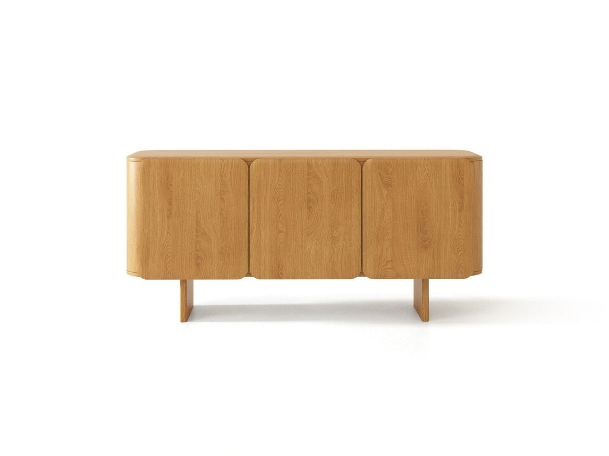 Kommode Toledo 45cm von Cosmopolitan Design in Natural Oak-Wood, mit Holzbeinen, mehreren Fachböden und zwei Türen, Masse 160x45x76cm.