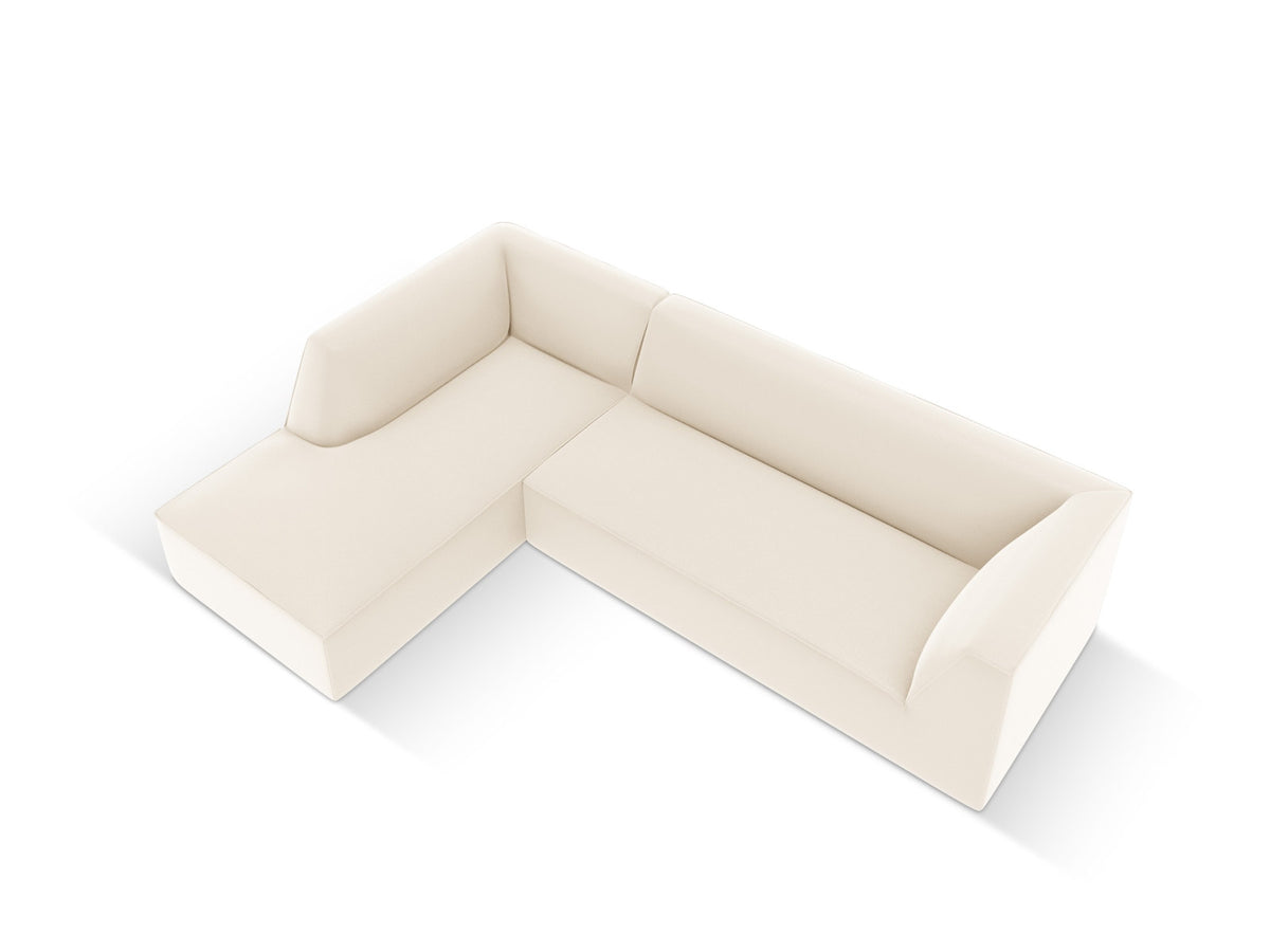Modulares Ecksofa links Siena in Light Beige mit Kunstleder-ähnlichem Bezug, Récamiere, schwarzen Kunststoffbeinen und schlichter Rückenlehne.