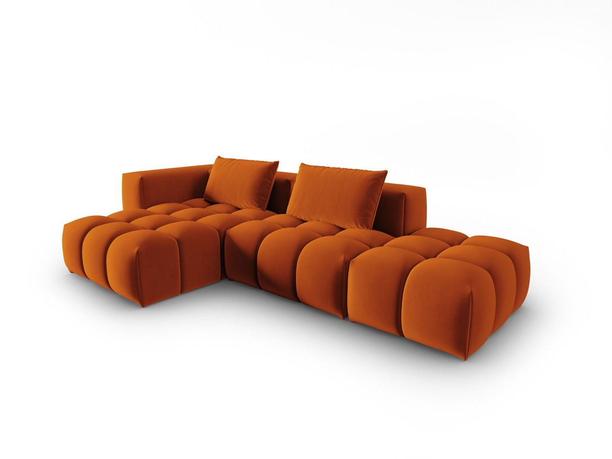 Modulares Ecksofa Verona in Sand-Casino Samt mit Récamiere links, schwarzen Kunststoffbeinen und weicher Velours-Polsterung, 4 Sitzplätze.