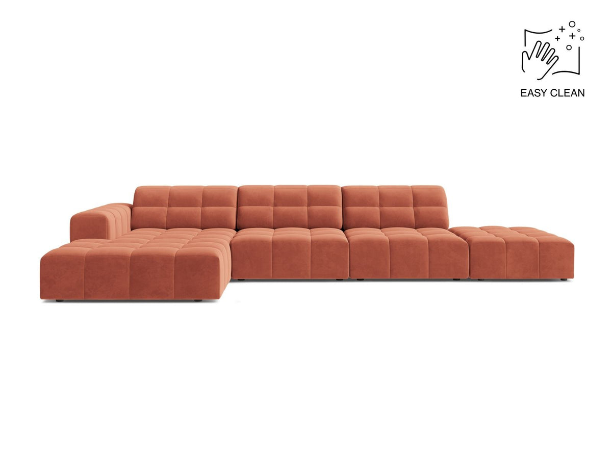 Ecksofa links von Cosmopolitan Design mit Samtbezug in Light Beige, massivem Holzrahmen und schwarzen Kunststoffbeinen, Modell Chicago.