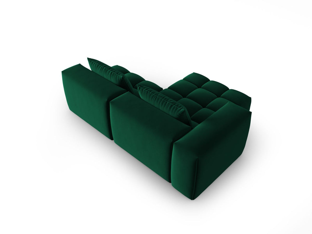 Modulares Ecksofa Verona in Sand-Casino Samt mit Massivholzrahmen, schwarzen Kunststoffbeinen und Récamiere, seitliche Ansicht.