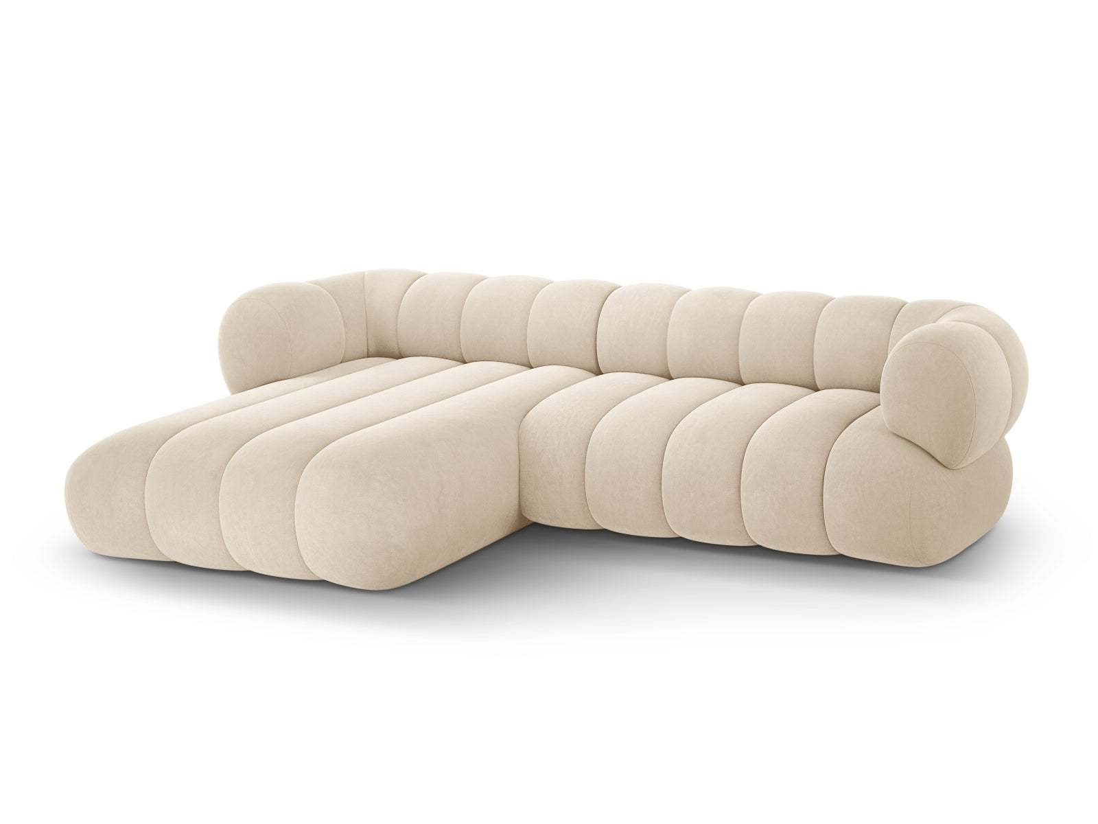 Erleben Sie das Koge Velour Ecksofa links für 5 Personen. Modernes Design, weicher Veloursstoff und hoher Komfort machen es zum perfekten Möbelstück für Ihr Wohnzimmer.