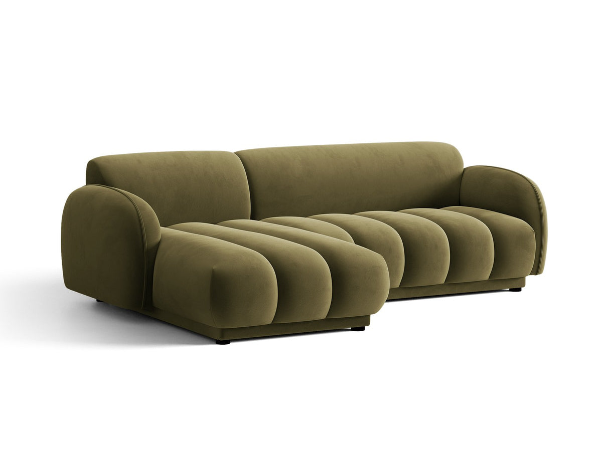Bilbao Ecksofa links 3-Sitzer von Cosmopolitan Design in Light Beige-Casino Samtstoff, Holzrahmen, schwarze Kunststoffbeine, mit Récamiere.