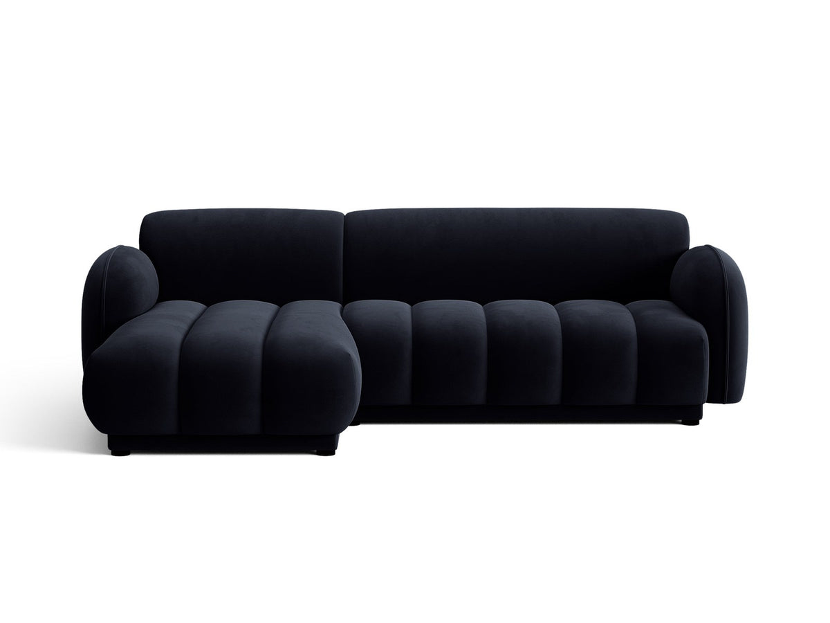 Bilbao Ecksofa links 3-Sitzer von Cosmopolitan Design in Light Beige-Casino Samtstoff, Holzrahmen, schwarze Kunststoffbeine, mit Récamiere.