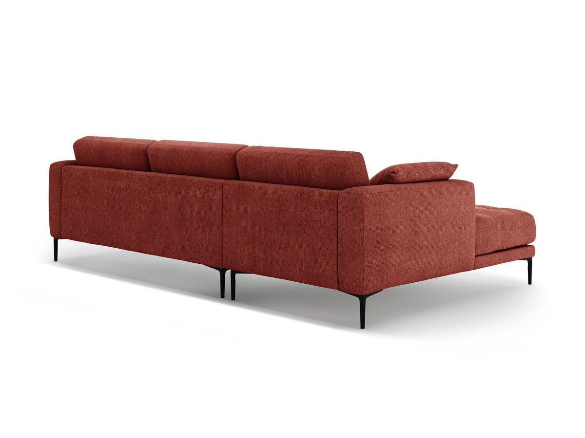 Beiges Ecksofa Lazio mit Récamiere links, Strukturstoff Sorella, schwarze Metallbeine, Massivholzrahmen, moderne Wohnzimmercouch.