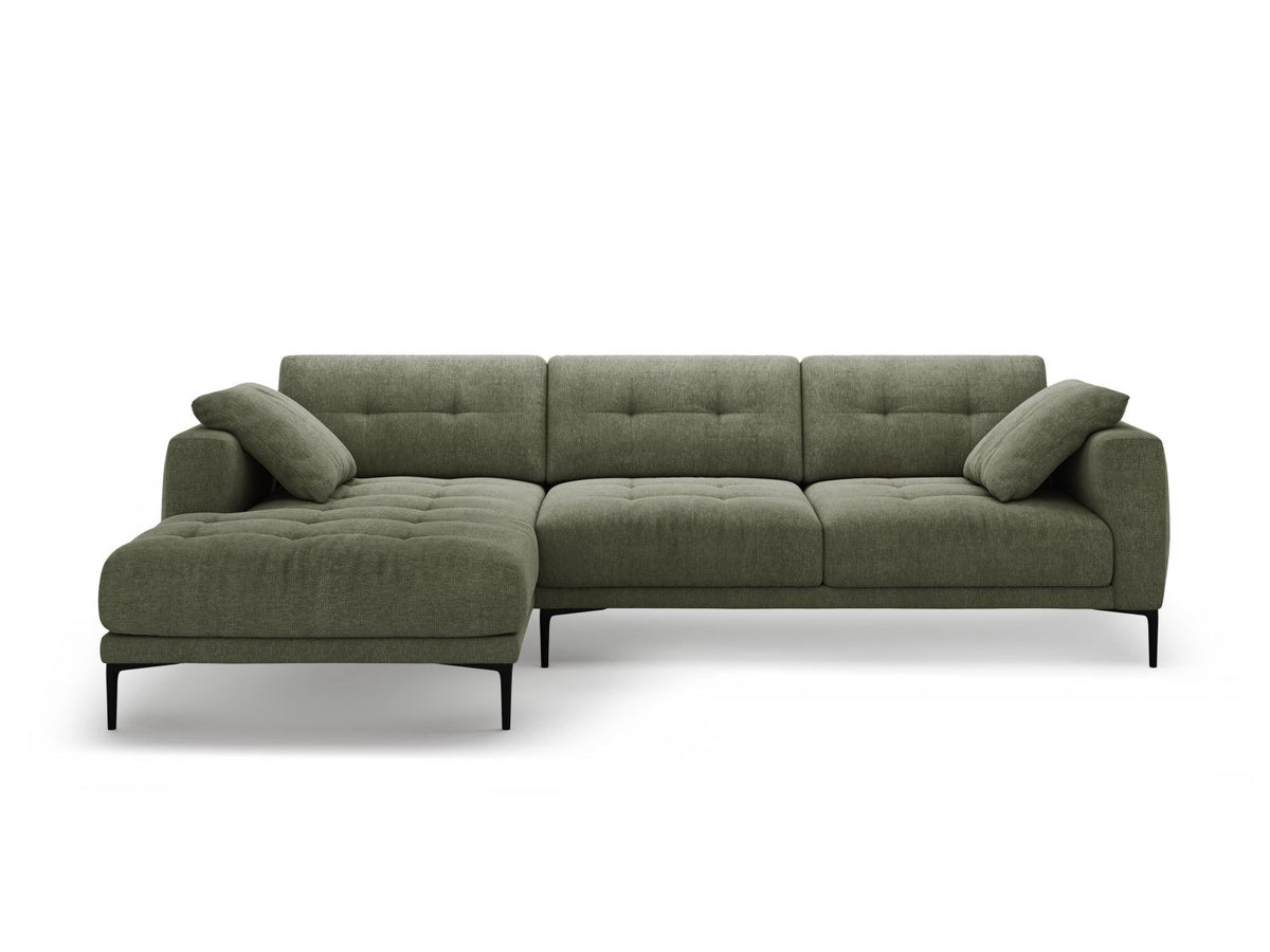 Beiges Ecksofa Lazio mit Récamiere links, Strukturstoff Sorella, schwarze Metallbeine, Massivholzrahmen, moderne Wohnzimmercouch.