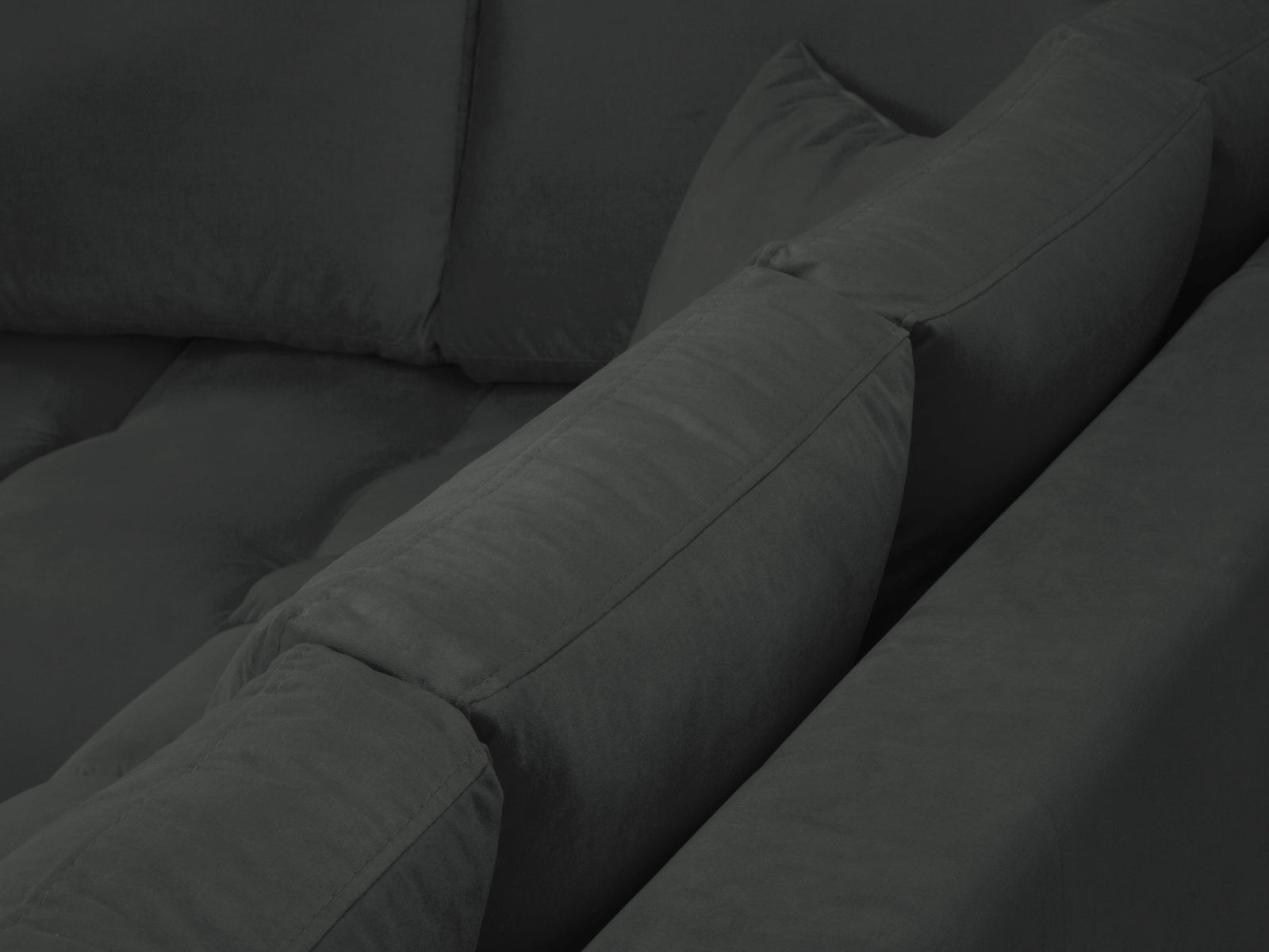 Entdecken Sie das elegante Hastings Velour links Ecksofa 5 Sitzer von Cosmopolitan Design – perfekt für Ihr modernes Zuhause und höchsten Sitzkomfort.