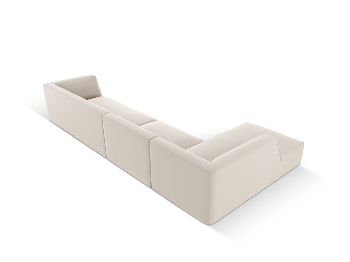 Modulares Ecksofa Siena in Light Beige mit lederähnlichem Bezugsstoff, schwarzen Kunststoffbeinen und moderner Eckform, 5-Sitzer, 180 cm Tiefe.