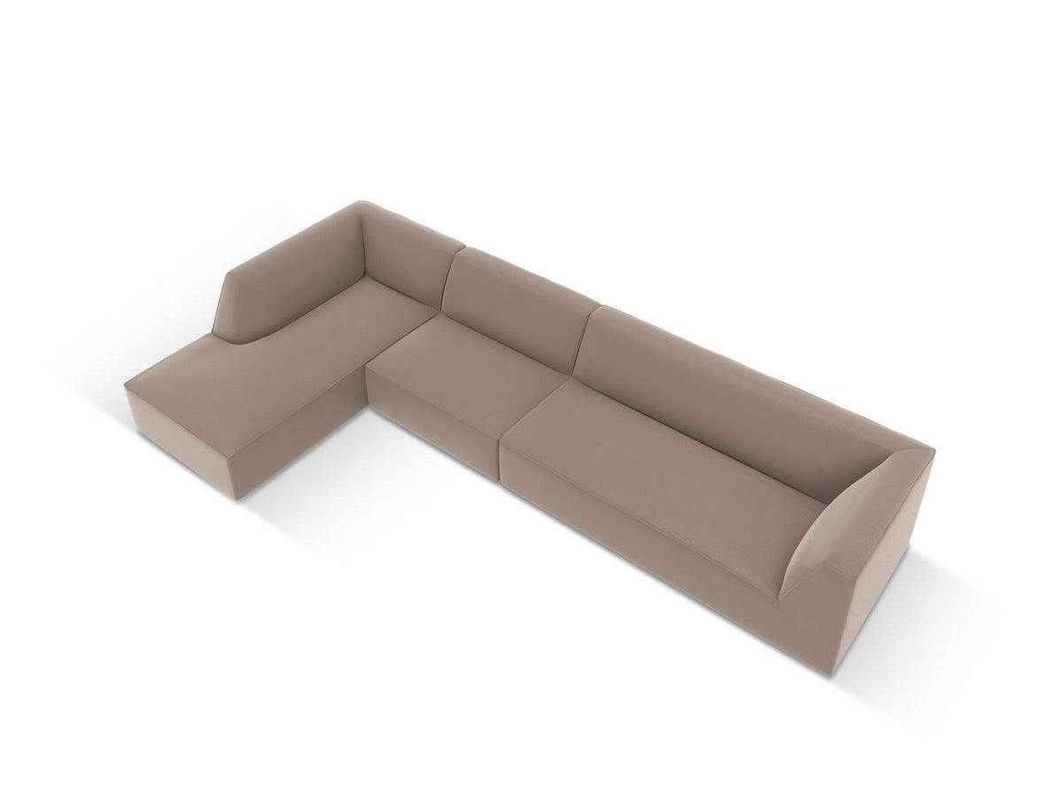 Modulares Ecksofa Siena in Light Beige mit lederähnlichem Bezugsstoff, schwarzen Kunststoffbeinen und moderner Eckform, 5-Sitzer, 180 cm Tiefe.