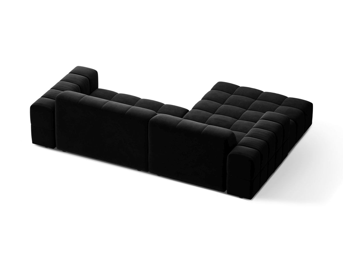 Ecksofa links Chicago in dunkelgrünem Samtstoff mit schwarzen Kunststoffbeinen, Massivholzrahmen und markanter Récamiere-Form.