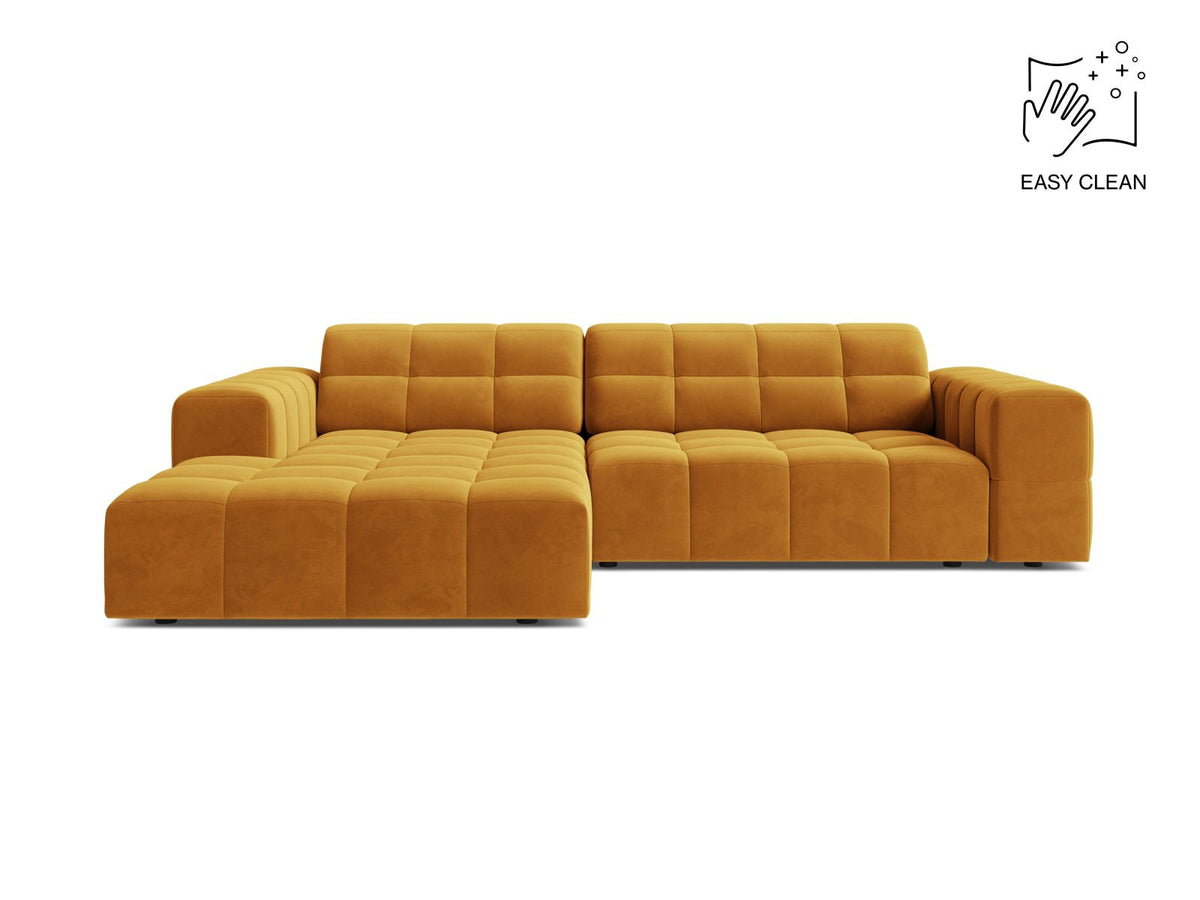 Ecksofa links Chicago in dunkelgrünem Samtstoff mit schwarzen Kunststoffbeinen, Massivholzrahmen und markanter Récamiere-Form.