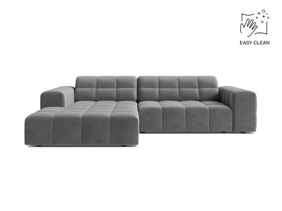 Ecksofa links Chicago in dunkelgrünem Samtstoff mit schwarzen Kunststoffbeinen, Massivholzrahmen und markanter Récamiere-Form.
