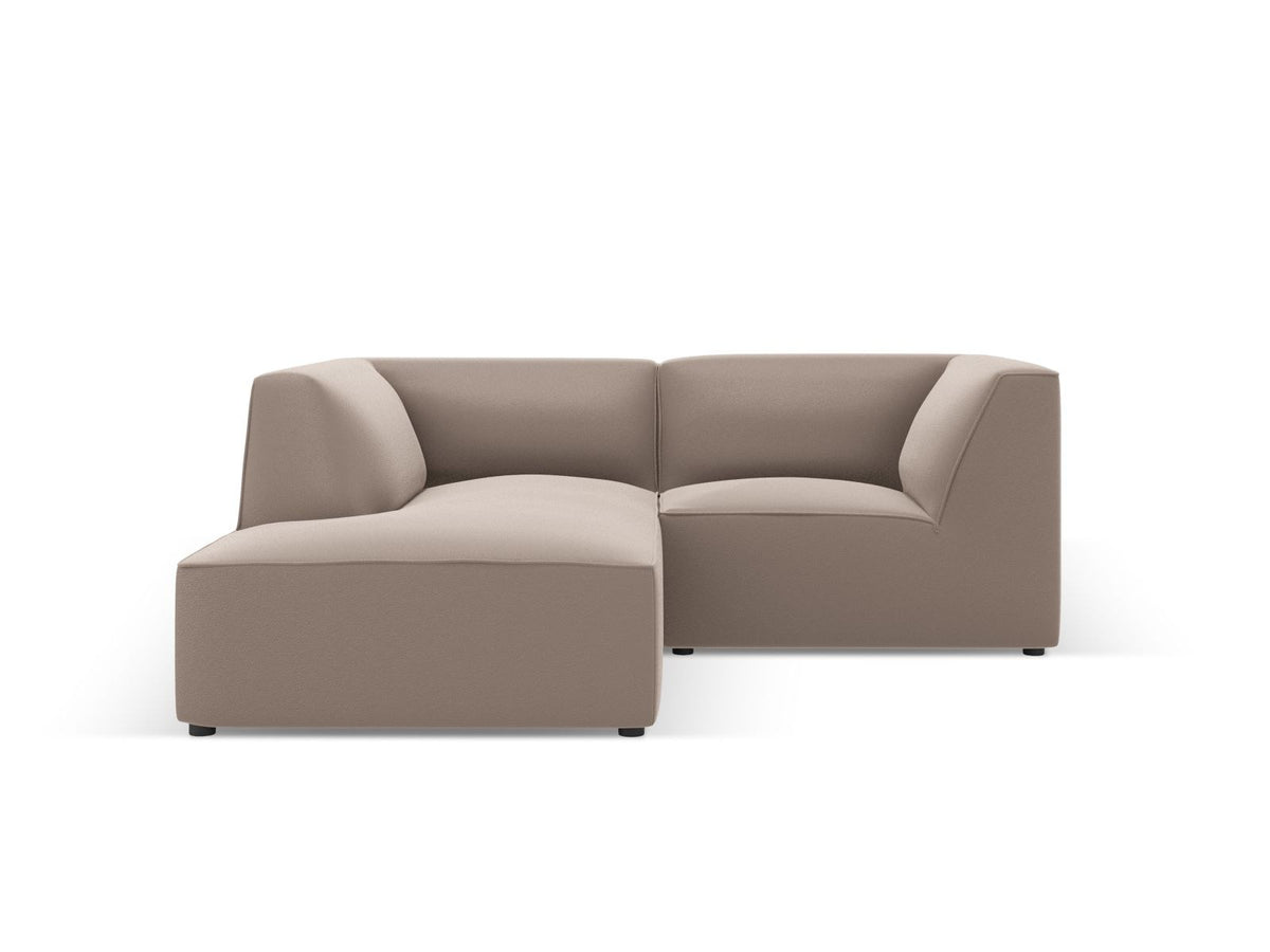 Modulares Ecksofa links Siena in Light Beige-Pacifico mit lederähnlichem Kunstlederbezug, schwarzen Kunststoffbeinen und Récamiere-Form.