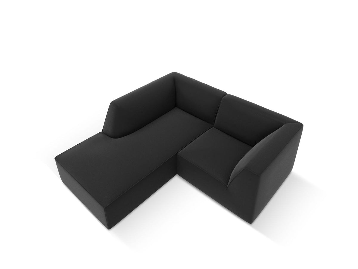 Modulares Ecksofa links Siena in Light Beige-Pacifico mit lederähnlichem Kunstlederbezug, schwarzen Kunststoffbeinen und Récamiere-Form.