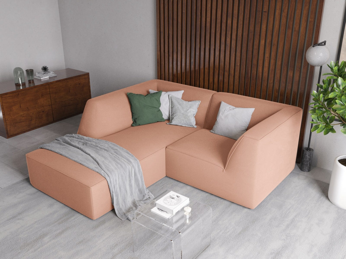 Modulares Ecksofa in Beige-Samt mit Récamiere links, Massivholzrahmen, schwarzen Kunststoffbeinen und weicher Samtpolsterung.