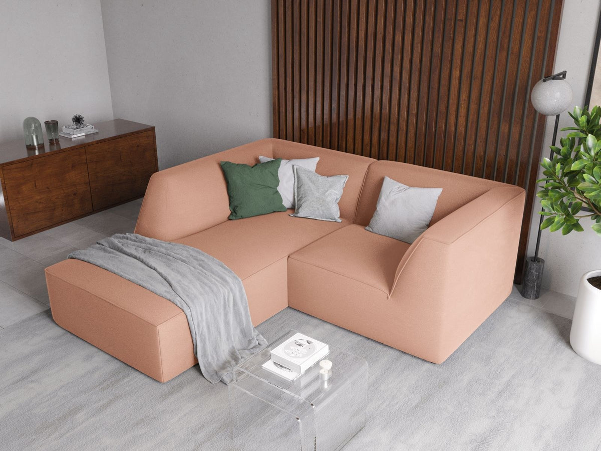 Modulares Ecksofa in Beige-Samt mit Récamiere links, Massivholzrahmen, schwarzen Kunststoffbeinen und weicher Samtpolsterung.