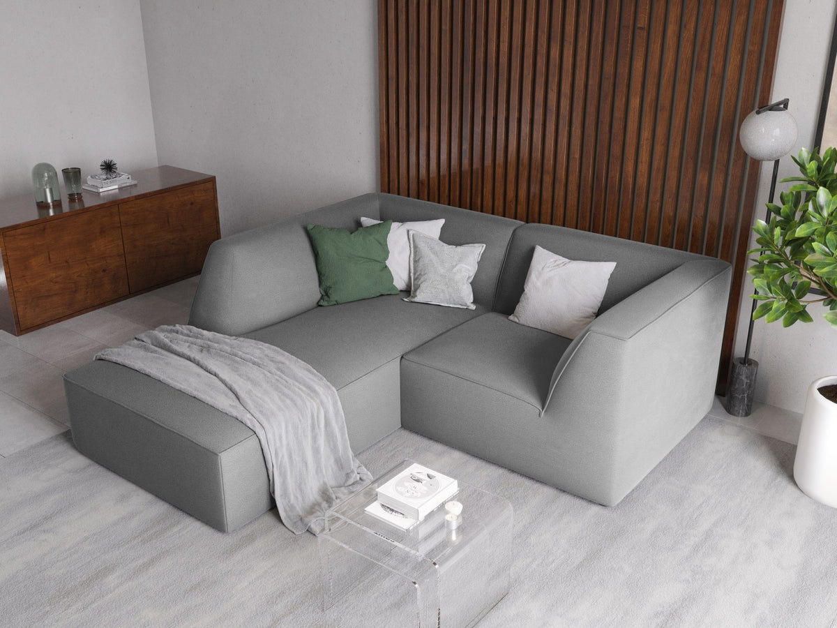 Modulares Ecksofa in Beige-Samt mit Récamiere links, Massivholzrahmen, schwarzen Kunststoffbeinen und weicher Samtpolsterung.