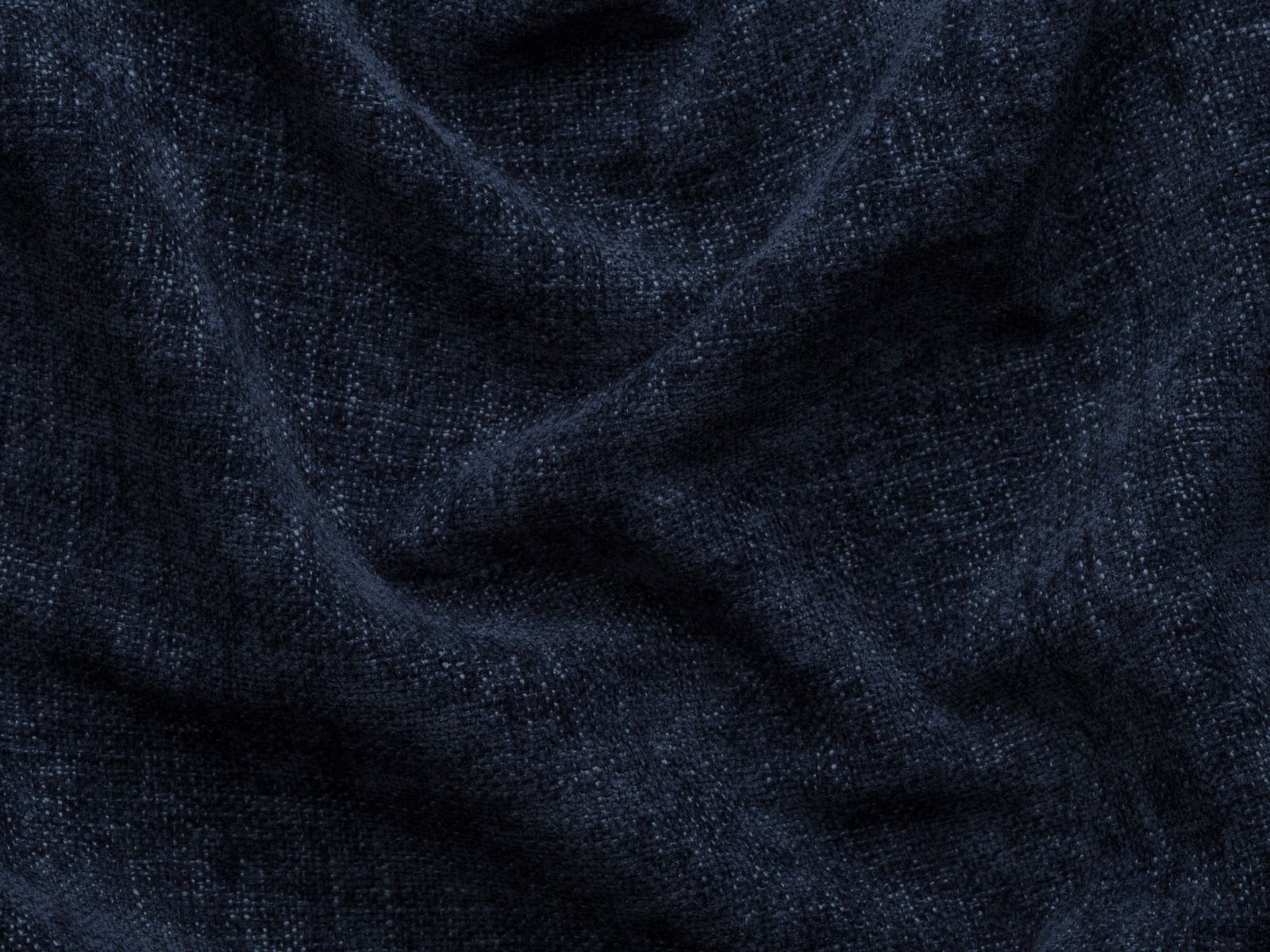 Elegantes Deko-Kissen Aveiro in tiefem Navy Blue, ideal für eine stilvolle Wohnatmosphäre und als Blickfang in jedem Raum.