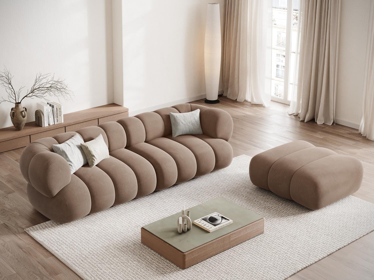 Eleganter Koge Velour Pouf in Dunkelbeige, 95 cm, ideal für stilvolle Wohnräume. Perfekt als Sitzgelegenheit oder Fußablage.