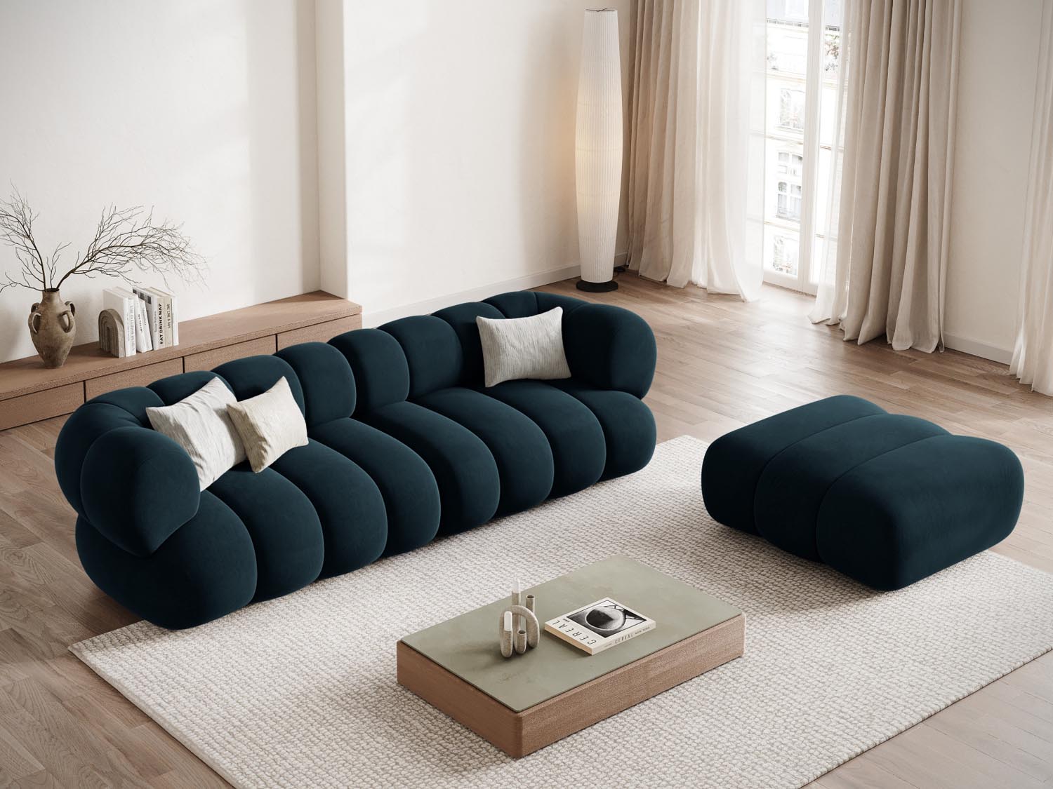 Entdecken Sie den eleganten Koge Velour Pouf 95cm von Cosmopolitan Design – stilvoll, vielseitig und pflegeleicht für Ihr Zuhause.