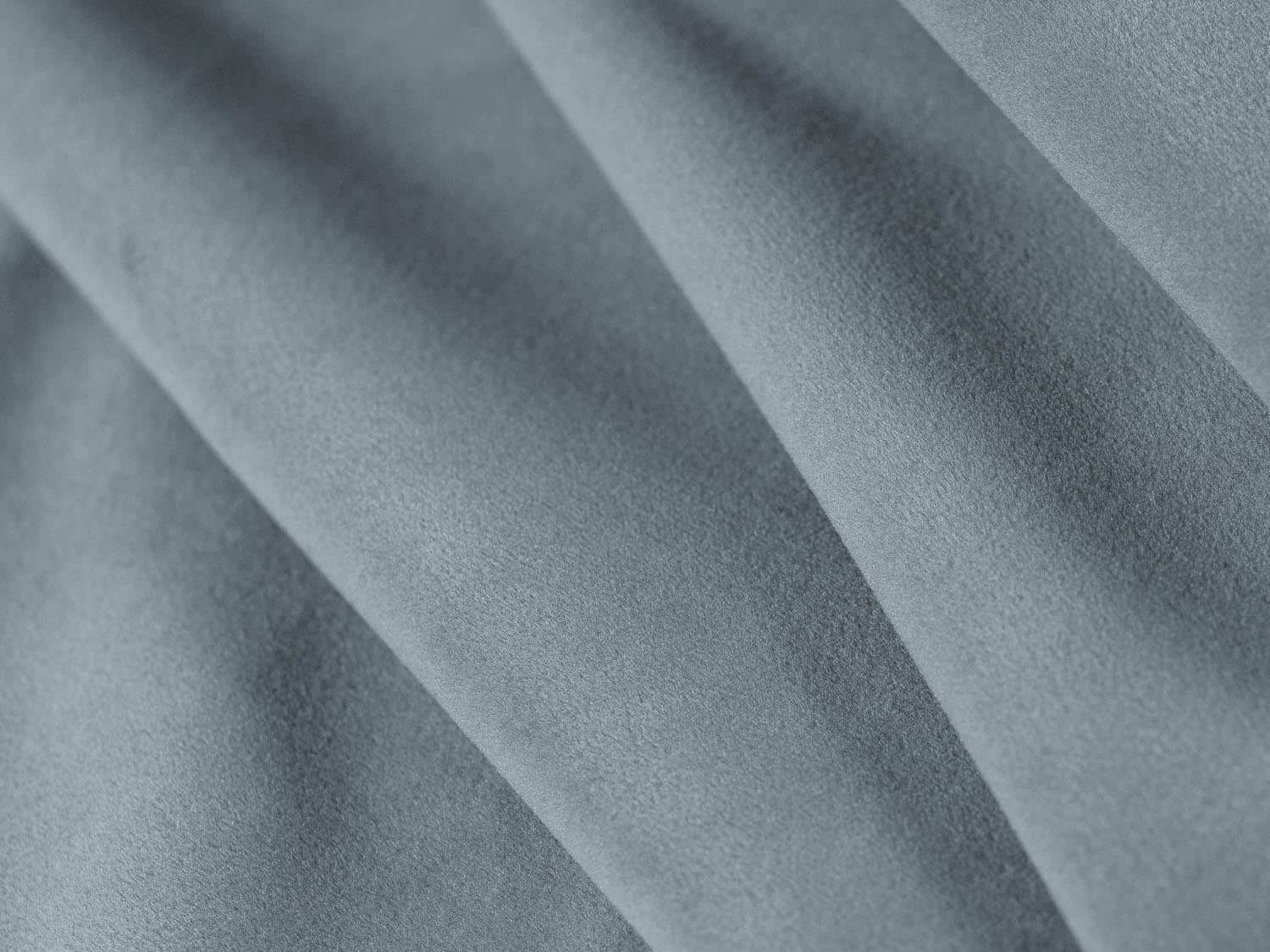 Entdecken Sie den Camden Velour Pouf von Cosmopolitan Design – ein eleganter 1-Sitzer, der stilvollen Komfort und zeitgemässe Akzente in Ihr Wohnambiente bringt.