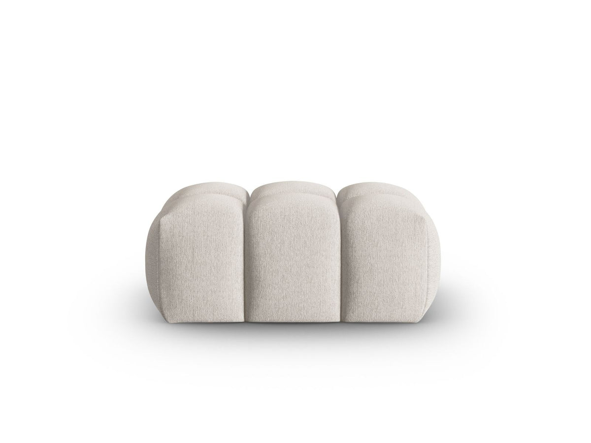 Beiger Pouf Verona mit Sorella-Strukturstoff, Massivholzrahmen und schwarzen Kunststoffbeinen, quaderförmige Sitzfläche.