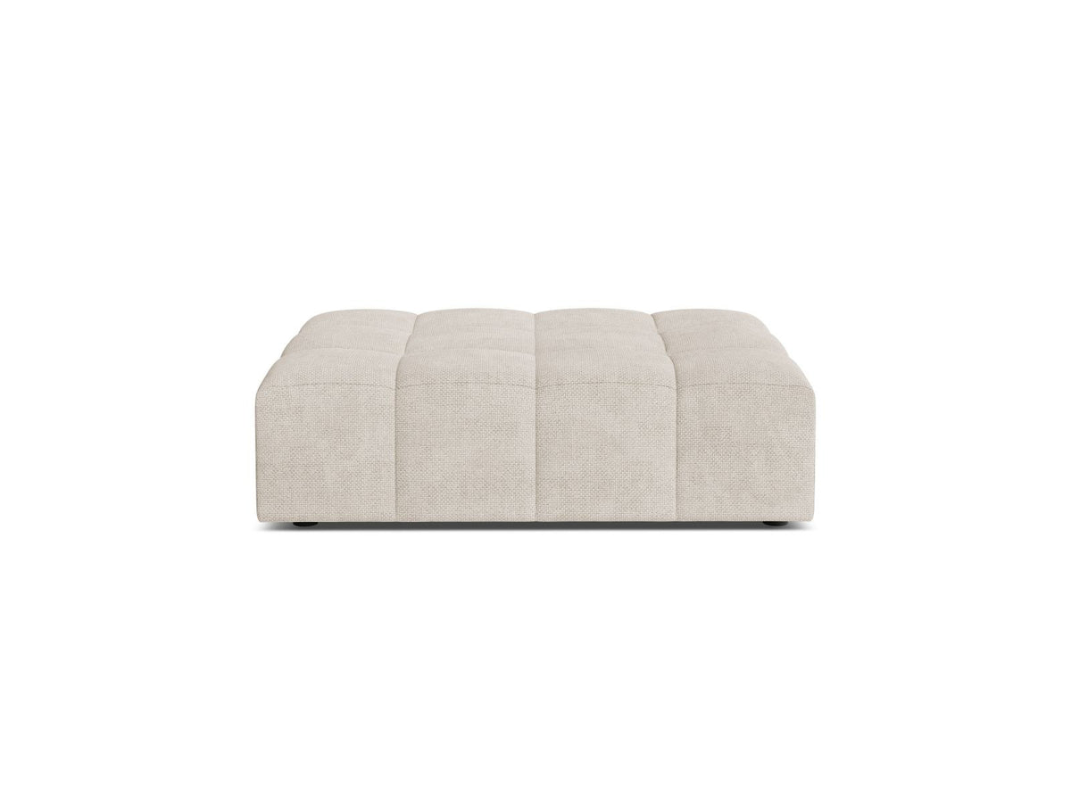 Pouf Chicago mit Massivholzrahmen, Sperrholz und Chenille-Stoffbezug in Light Beige, schwarze Kunststoffbeine, Sitzhöhe 42 cm.