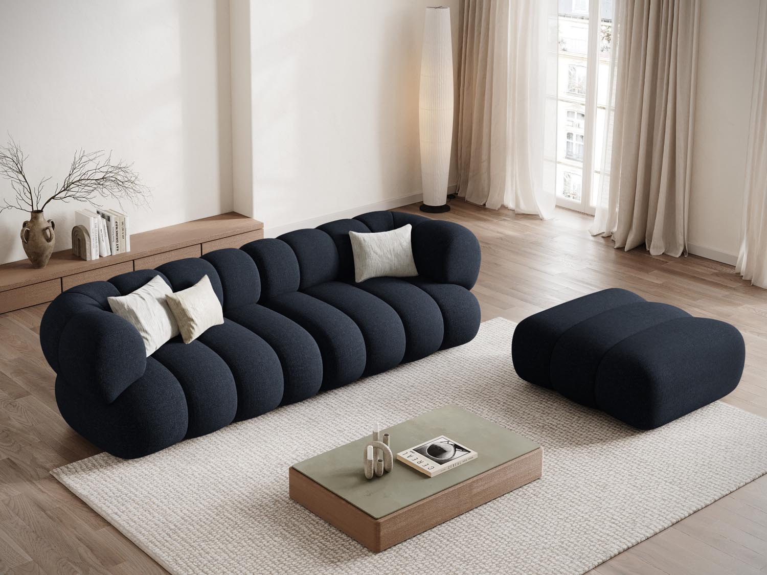 Eleganter Koge Pouf in hellem Grau, ideal für stilvolle Wohnräume. Perfekt als Sitzgelegenheit oder dekoratives Element.