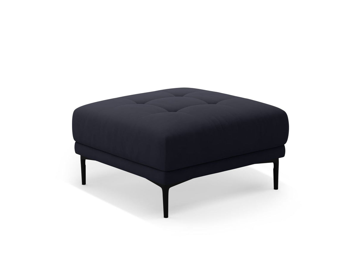 Samt-Pouf Lazio in Beige mit Massivholzrahmen, gepolsterter Sitzfläche und schwarzen Metallbeinen, Masse 85 x 85 x 46 cm.