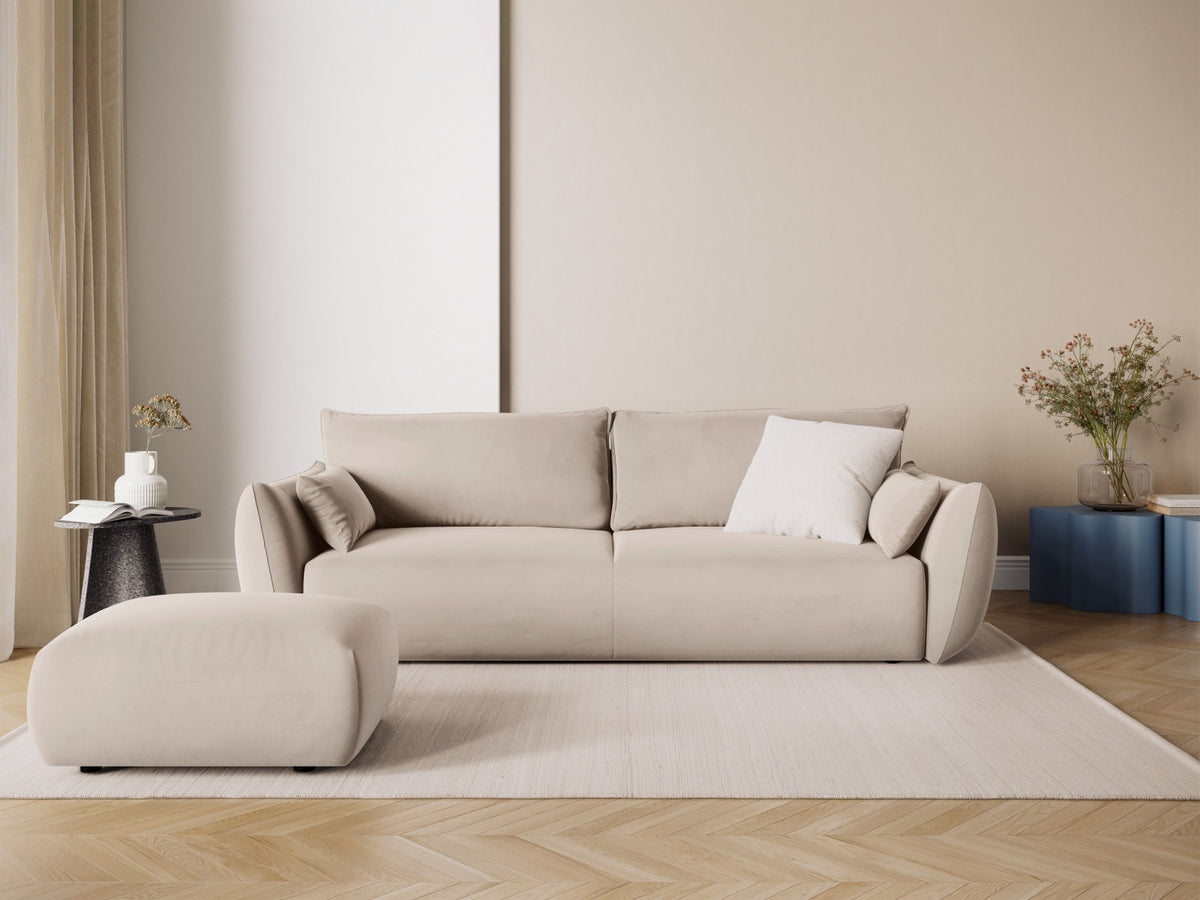 Gepolsterter Pouf Matera mit Velourbezug auf schwarzen Kunststoffbeinen, Cosmopolitan Design