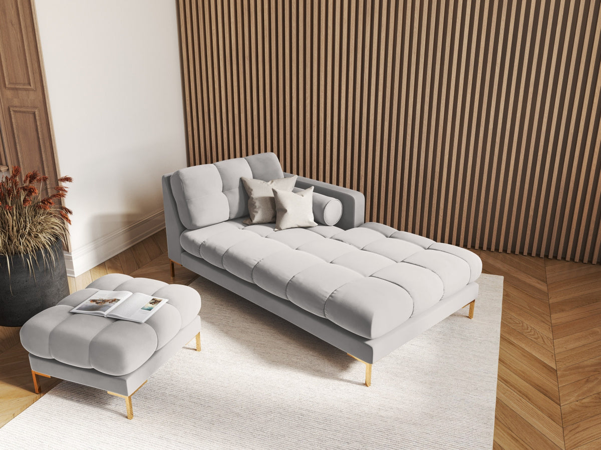 Quadratischer Pouf Bali mit gepolsterter Sitzfläche aus Stoff auf schlanken Metallbeinen