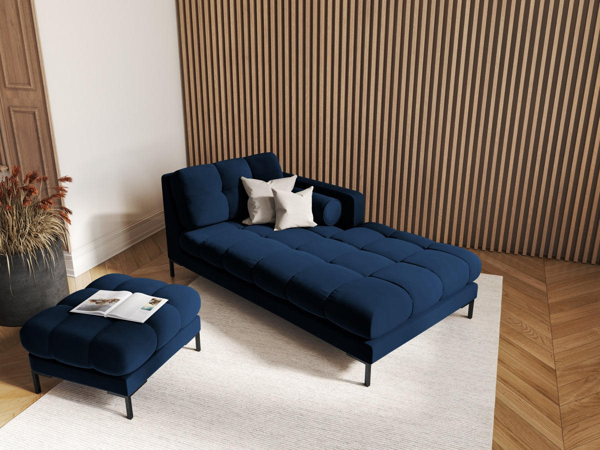 Quadratischer Pouf Bali mit gepolsterter Sitzfläche aus Stoff auf schlanken Metallbeinen