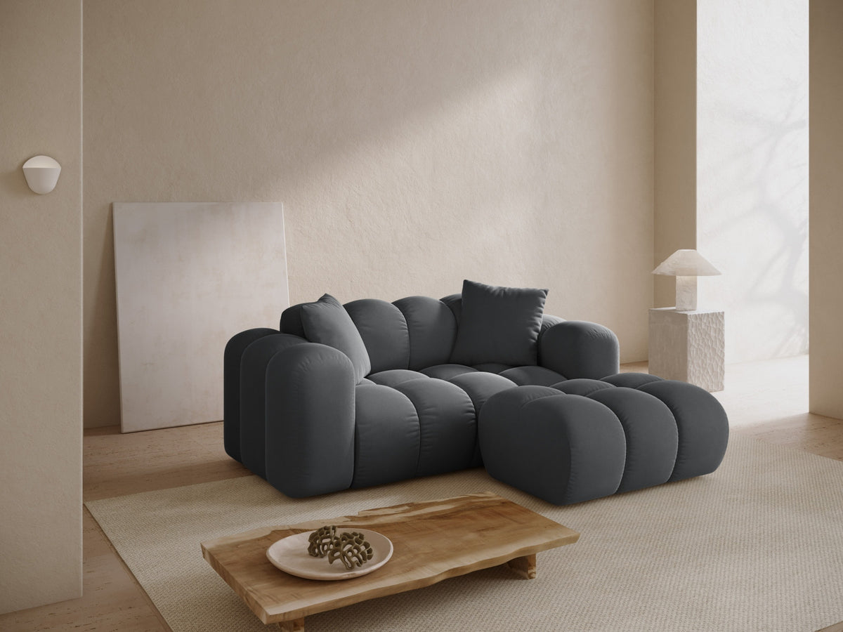 Rechteckiger Pouf Treno mit gepolsterter Sitzfläche, Stoffbezug und flachen schwarzen Beinen
