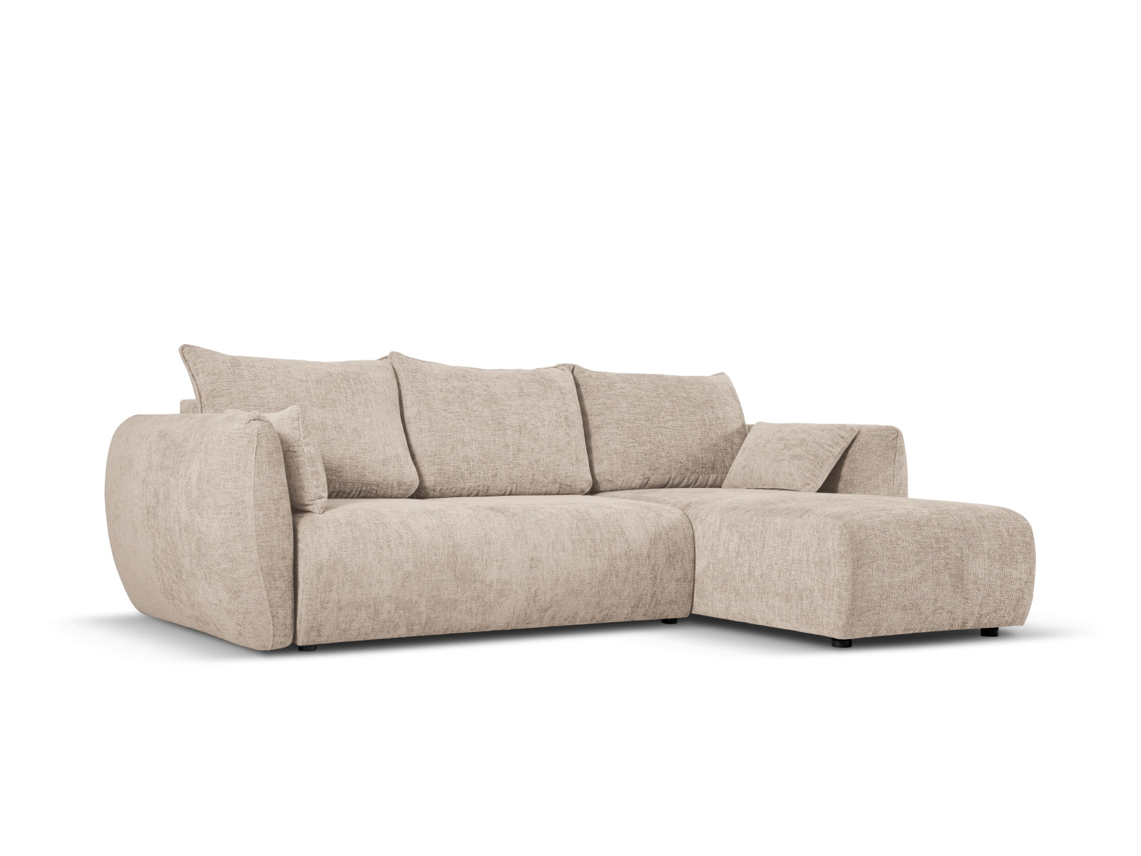 Beige 4-Sitzer Ecksofa Matera mit Schlaffunktion und Stauraum, ideal für moderne Wohnräume, präsentiert von Cosmopolitan Design.