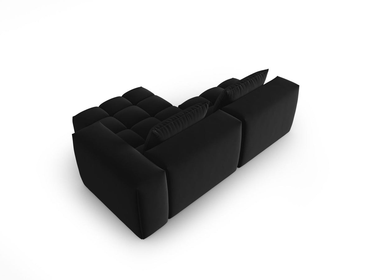 Modulares Ecksofa rechts in Sand-Casino Samt mit Massivholzrahmen, schwarzen Kunststoffbeinen und drei Sitzplätzen, seitliche Ansicht.