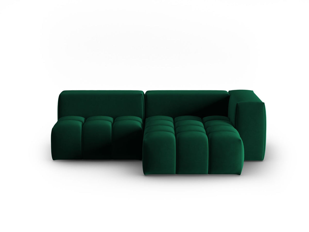 Modulares Ecksofa rechts in Sand-Casino Samt mit Massivholzrahmen, schwarzen Kunststoffbeinen und drei Sitzplätzen, seitliche Ansicht.