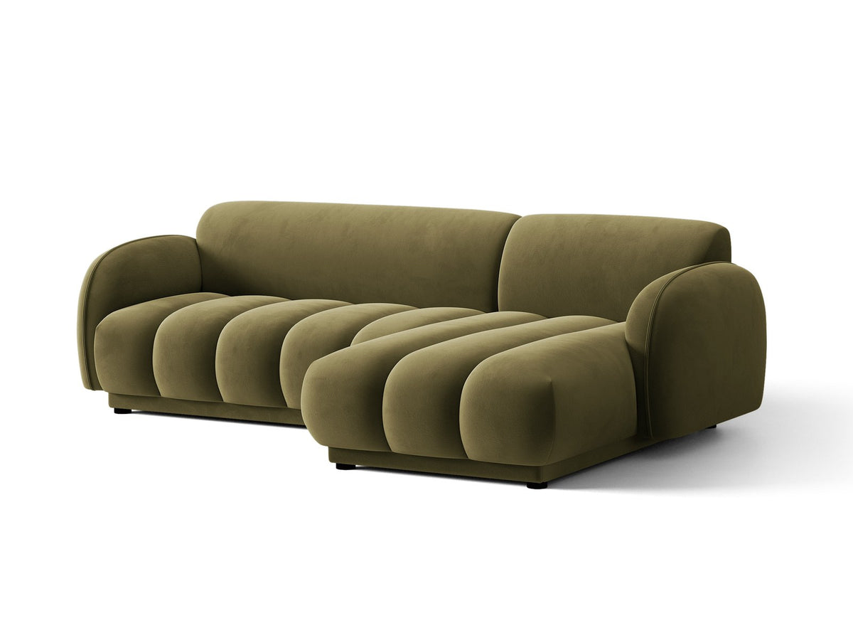 Bilbao Ecksofa rechts in Light Beige-Casino Samt, Massivholzrahmen, schwarze Kunststoffbeine, 3-Sitzer mit Récamiere, urbanes Design.